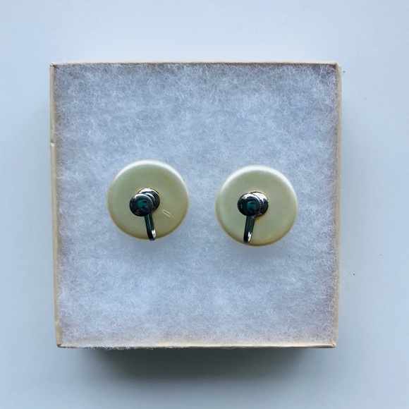 Vintage Screw Back Earrings - Picture 2 of 3